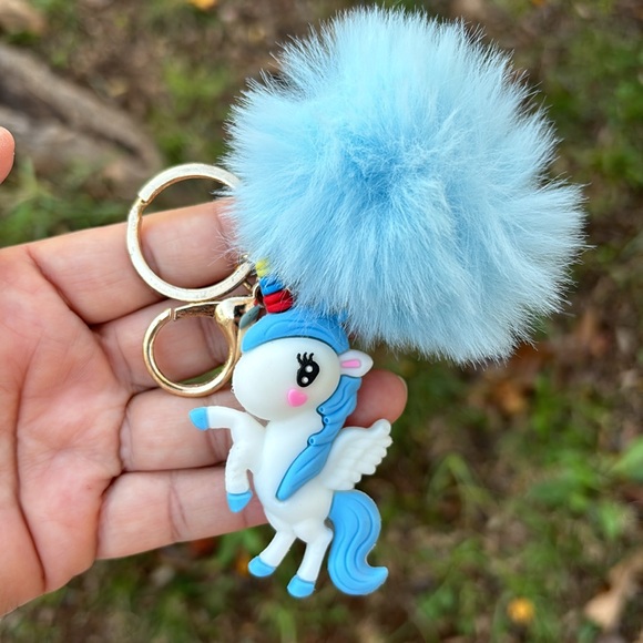 UNICORN KEYCHAIN 🆕 (1 PIECE) - Picture 1 of 16